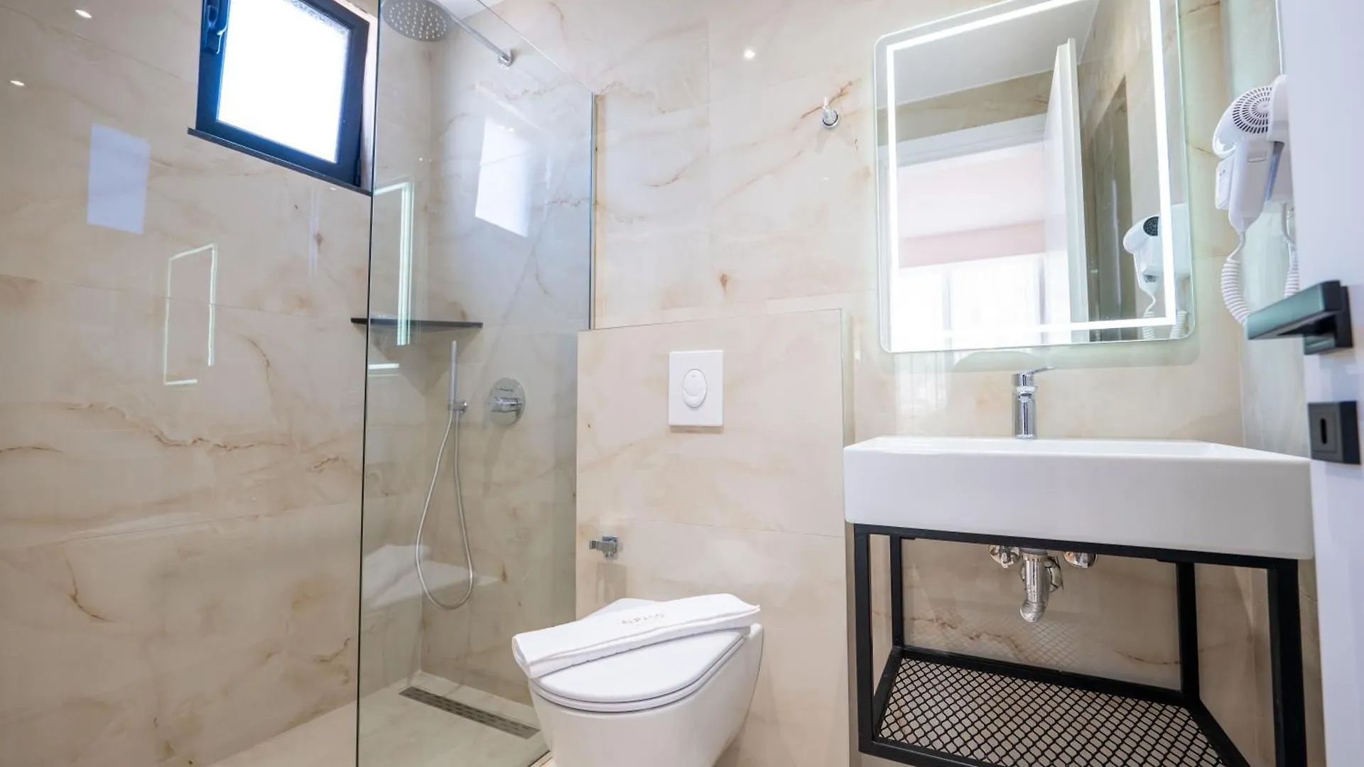 Alpaso Hotel Sarande