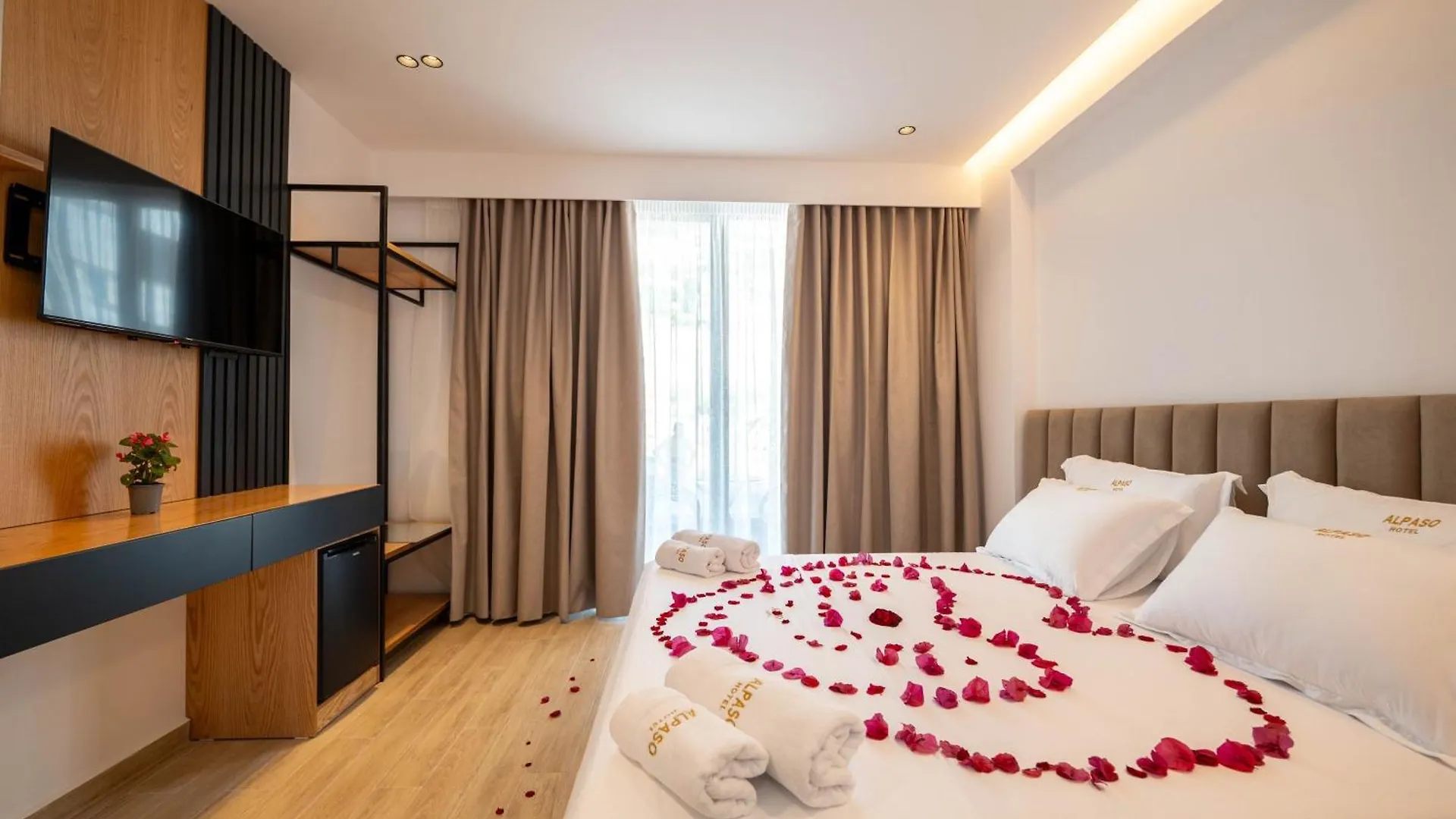 Alpaso Hotel Sarande 3*,